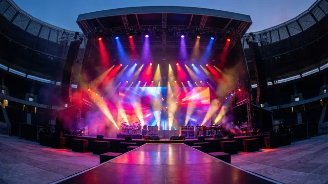 热门探花视频 - 地下车库的浪漫奇遇